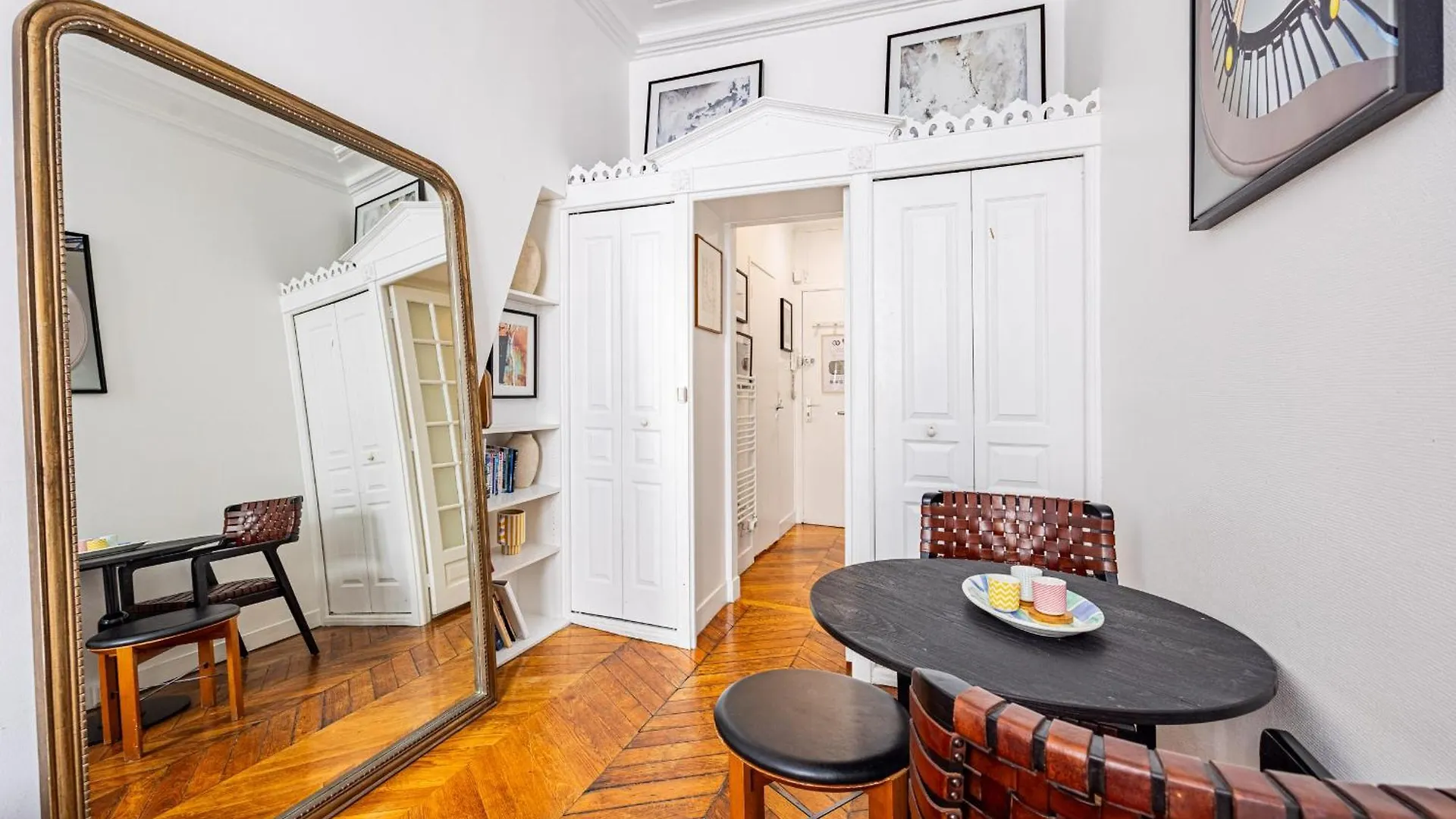 Luminous Studio Oasis Steps From The Louvre Paris