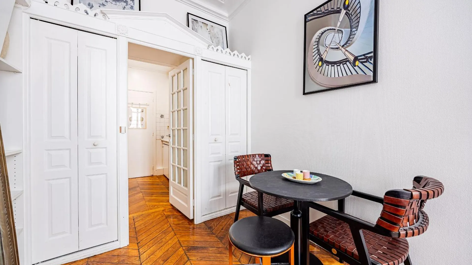 Luminous Studio Oasis Steps From The Louvre Paris France