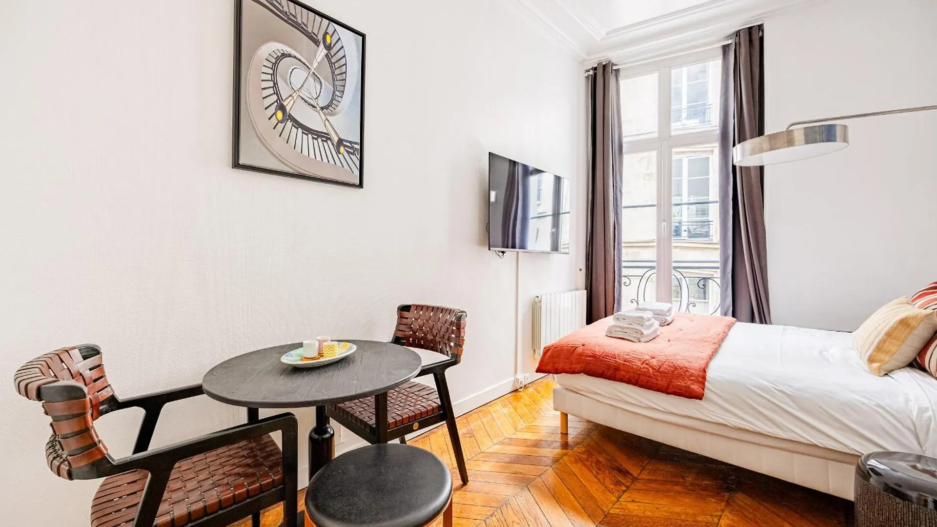 Apartment Luminous Studio Oasis Steps From The Louvre Paris France